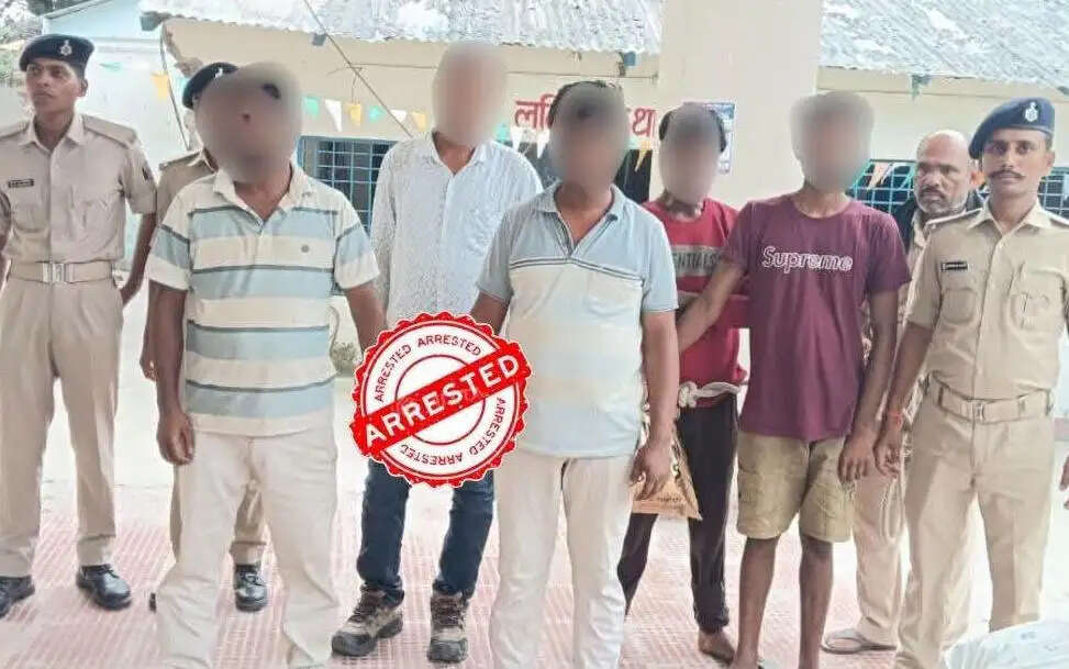 ललितग्राम में 132.8 किलो गांजा बरामद, पांच तस्कर गिरफ्तार