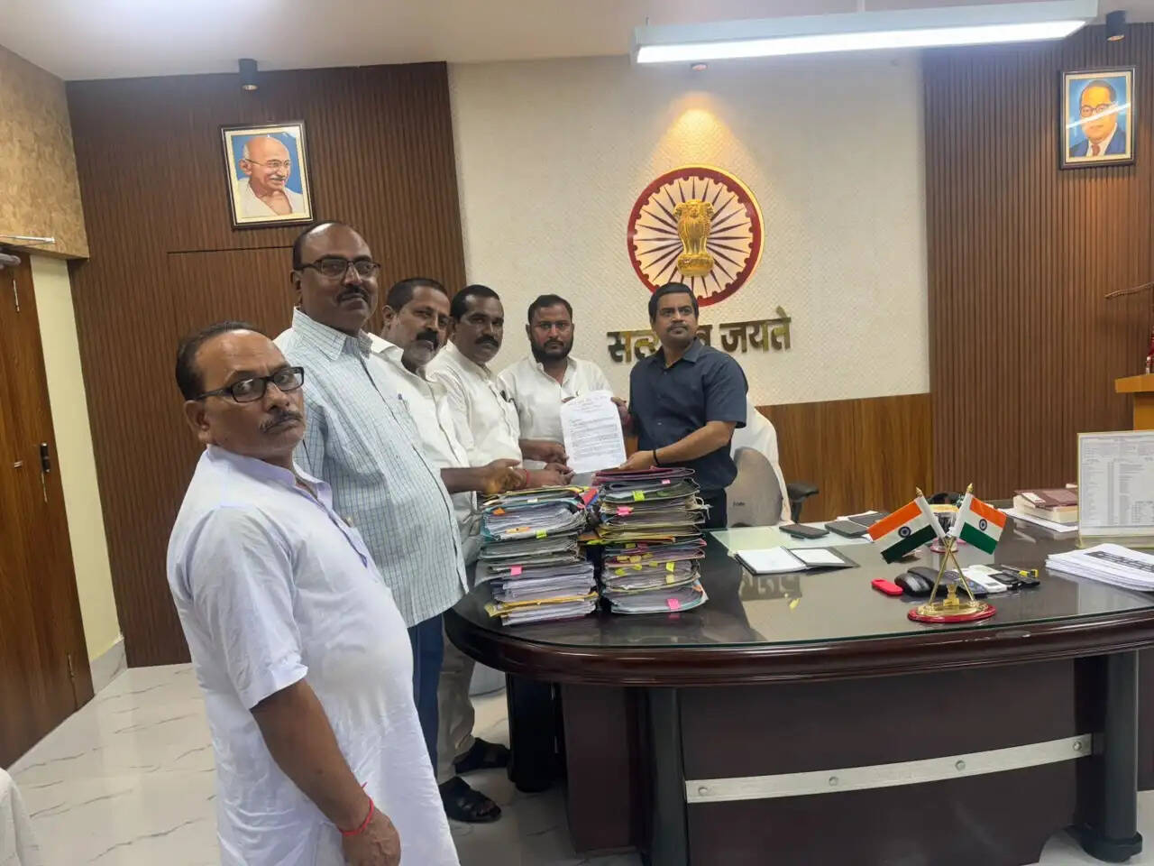 कोसी पीड़ित पुनर्वासित परिवारों की मांगों को लेकर आंदोलन जारी रखने की चेतावनी
