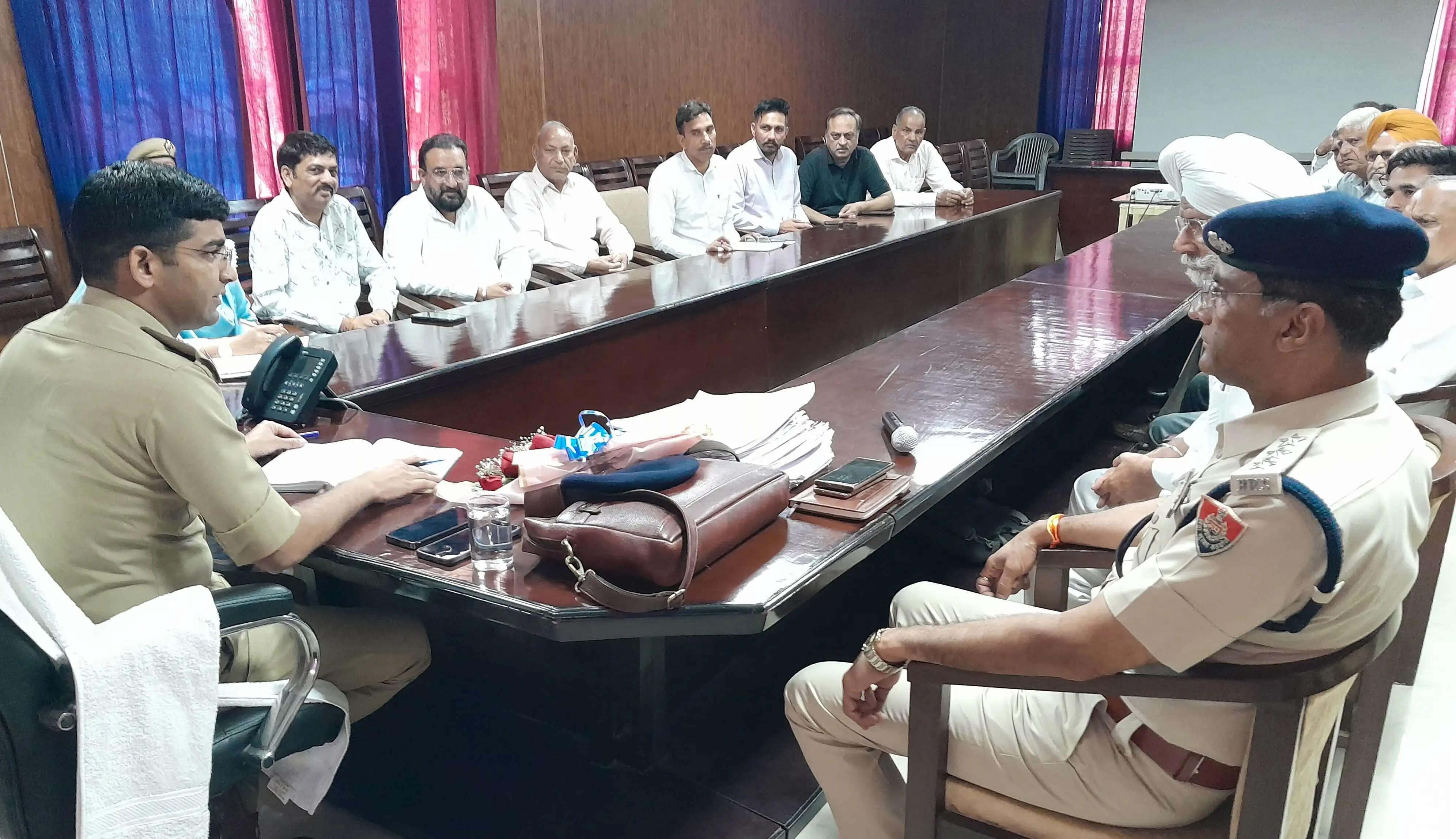 सिरसा: प्रतिष्ठानों पर तैनात करें सुरक्षा गार्ड और सीसीटीवी कैमरे लगाएं : एएसपी