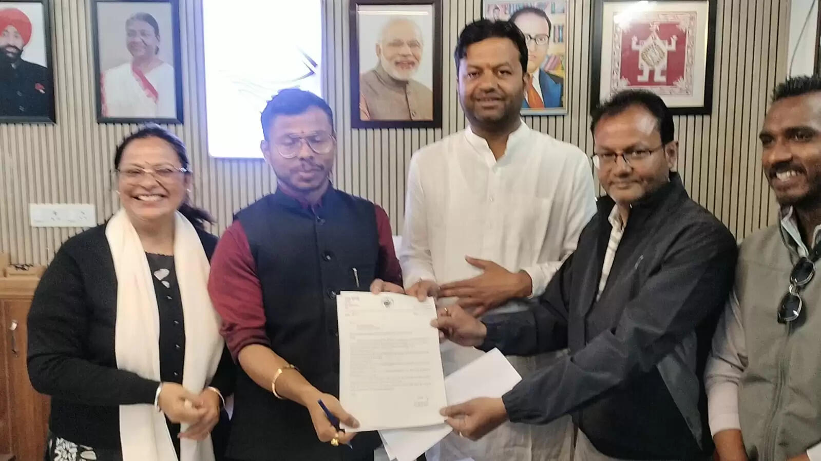 मसूरी में पार्किंग व वेंडर जोन पर घमासान, कांग्रेस का विरोध तेज