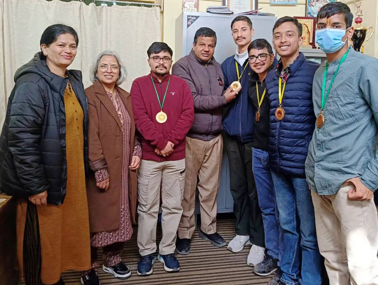 डीएसबी परिसर में वाद-विवाद प्रतियोगिता, नकुल, सहदेव और अर्णव त्रिपाठी विजेता