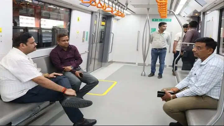 भोपालः संभागायुक्त ने किया मेट्रो डिपो का निरीक्षण, मेट्रो परियोजना की प्रगति की ली जानकारी