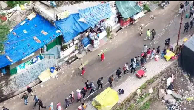 केदारनाथ धाम दर्शन के लिए उमड़ रहे यात्री, सोनप्रयाग से सुरक्षा के साथ भेजे जा रहे यात्री