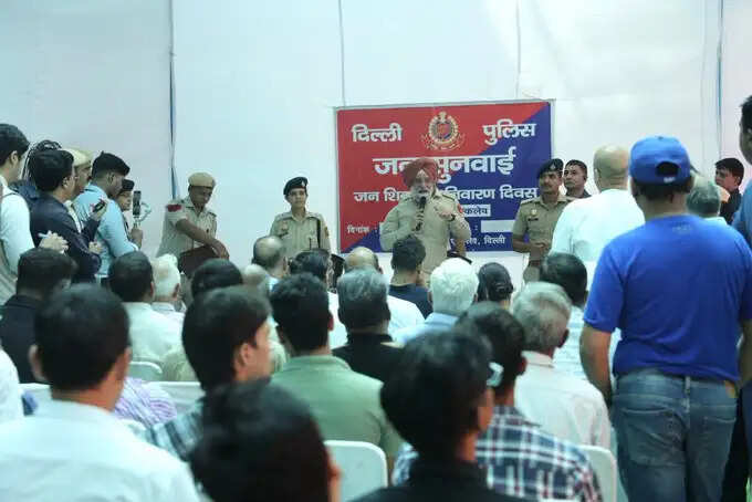 उपराज्यपाल ने थाना दिवस जनसुनवाई में लोगों की शिकायतें सुनीं