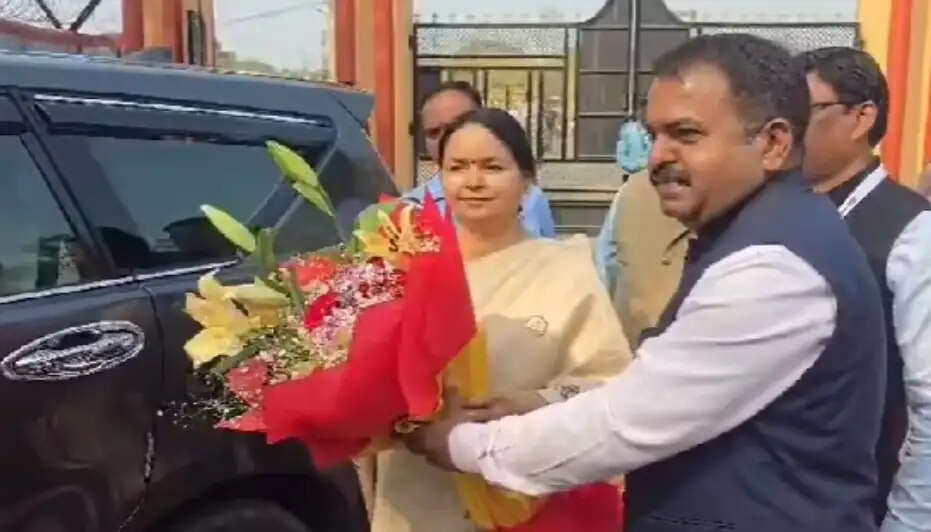 राज्य निर्वाचन आयुक्त अलका तिवारी ने किया मतदान