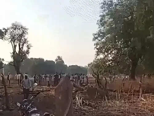मप्र&nbsp;के&nbsp;सीधी&nbsp;में हाथियों&nbsp;ने&nbsp;बुजुर्ग दंपति की कुचलकर ली जान,&nbsp;गुस्साए ग्रामीणों ने शव उठाने से किया इनकार