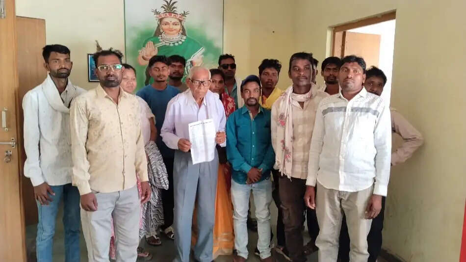 जिले के बांधों में रोजगार की मांग, डूबान के बेरोजगार युवा महापौर से मिले