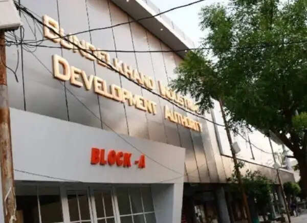 झांसी में दलित महिला में खाते से 12 लाख रुपए की ठगी, भूमि मुआवजे में मिली थी रकम