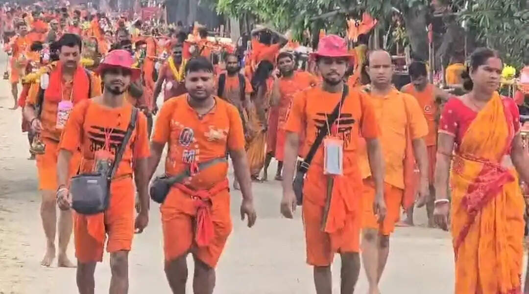 बोल बम के नारों से गूंजा सुल्तानगंज, आस्था की डुबकी लगा देवघर रवाना हुए लाखों शिवभक्त
