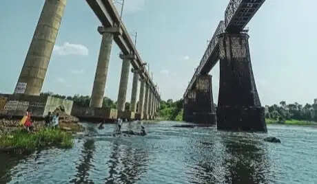 जबलपुरः जमतरा घाट पर पिकनिक के दौरान डूबे छात्रों का 48 घंटे बाद भी सुराग नहीं