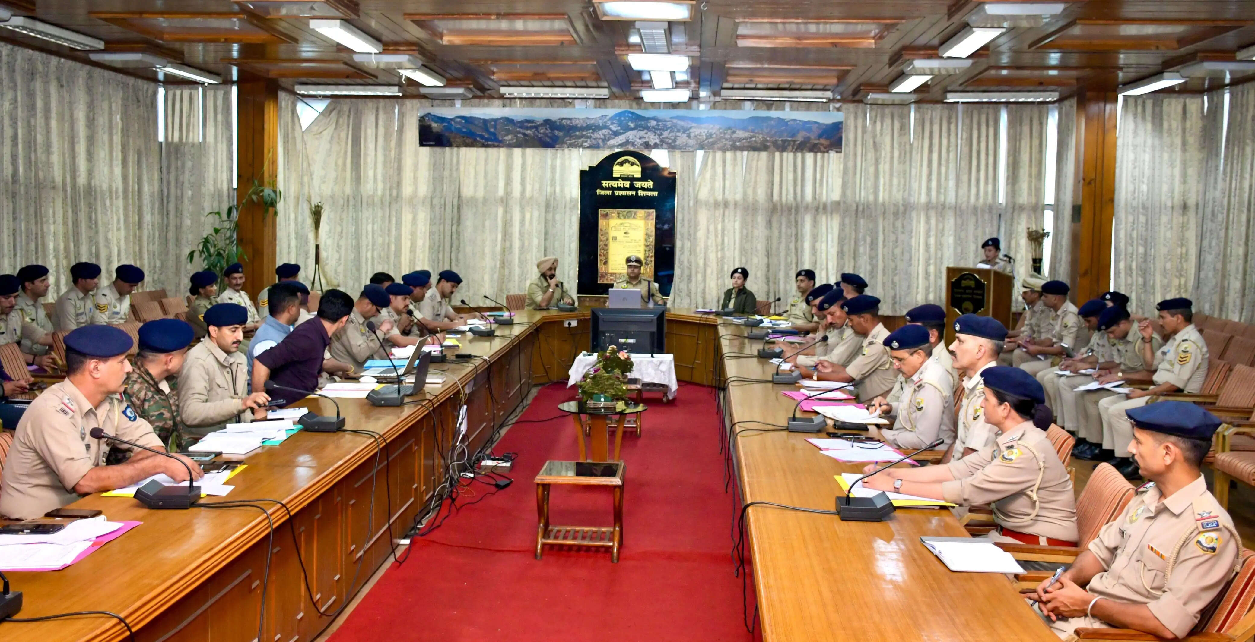 शिमला में नशे के नेटवर्क पर कार्रवाई तेज करने के निर्देश, साइबर निगरानी और गश्त बढ़ाने पर जोर