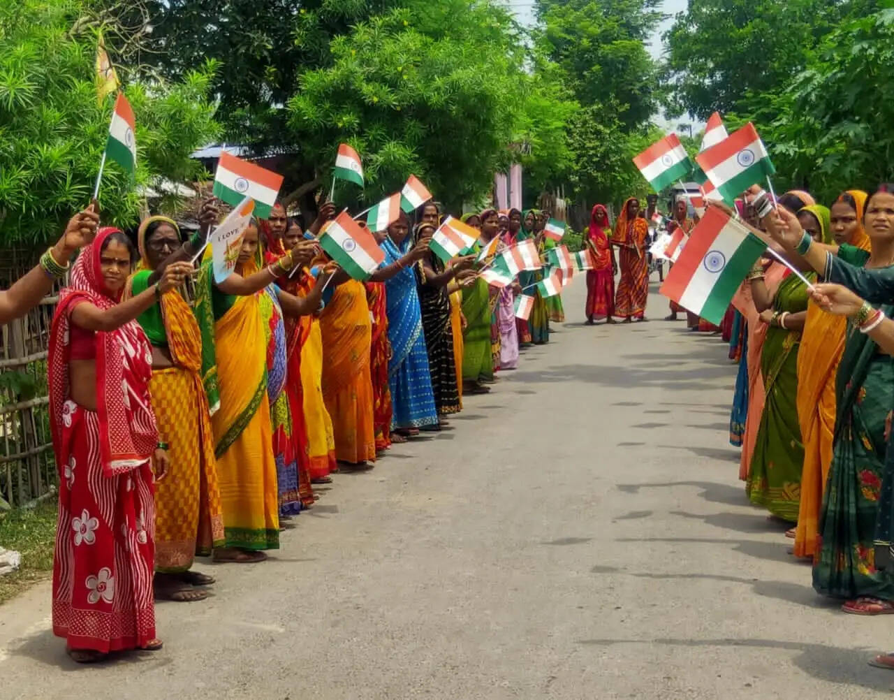 हर घर तिरंगा अभियान को लेकर जीविका समूहों ने निकाली तिरंगा यात्रा, विद्यालयों में भी हुए कार्यक्रम