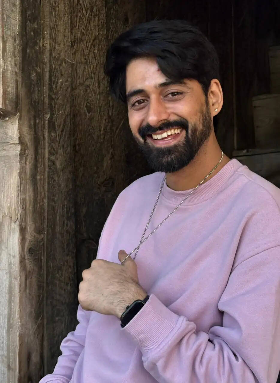 हिमाचल के अभिषेक को बॉलीवुड में मौका, ‘भूत बंगला’ में निभाएंगे भूमिका