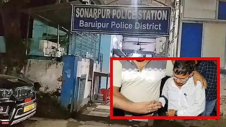 सोनारपुर में गिरफ्तार फर्जी चिकित्सक से एमबीबीएस और एफआरसीएस की जाली डिग्री बरामद
