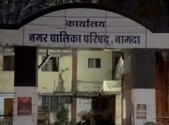 हाईकोर्ट का अंतरिम आदेश: नागदा नपा अध्यक्ष के वित्तीय अधिकारों पर रोक