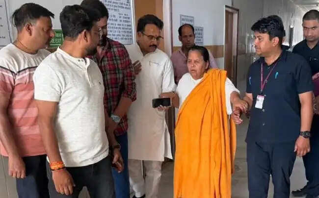 मप्र की पूर्व मुख्यमंत्री उमा भारती की वृंदावन से लौटते वक्त तबीयत बिगड़ी, अस्पताल में भर्ती