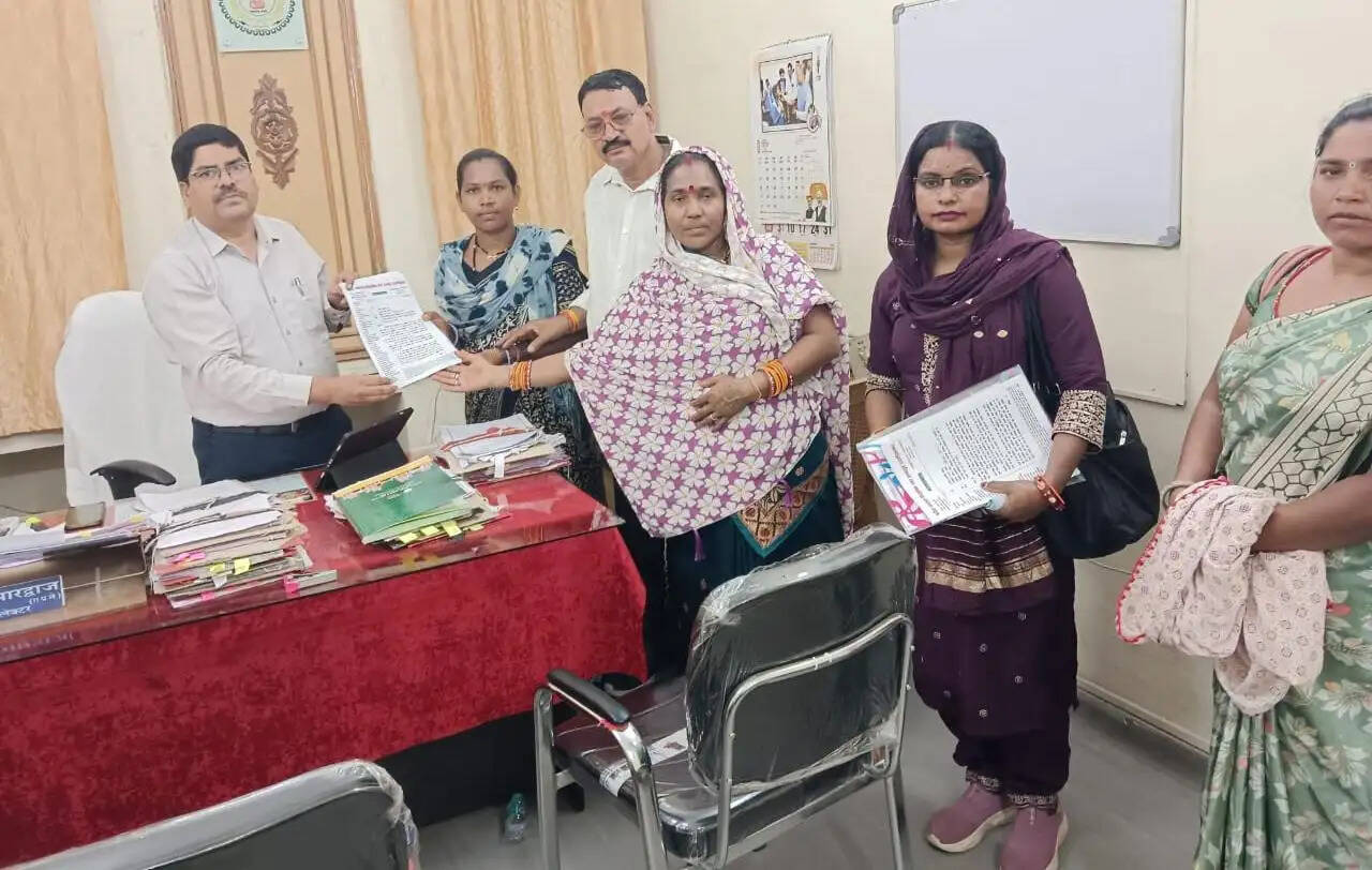 मोदी की गारंटी के वादे पूरे करने की मांग को लेकर कोरबा में मितानिनों का प्रदर्शन