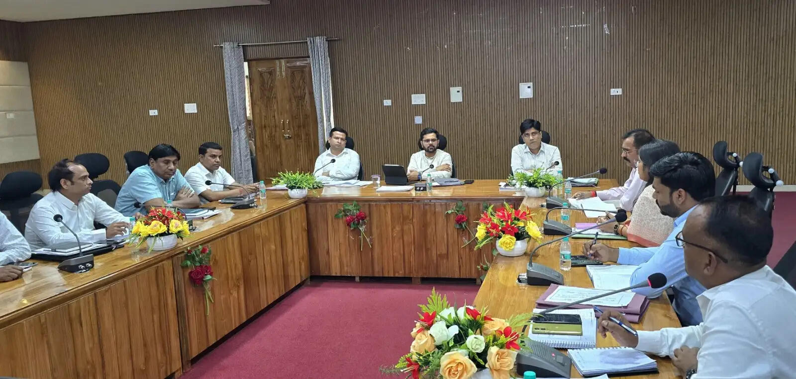 झांसी : नवागत जिलाधिकारी गौरांग राठी ने संभाला कार्यभार