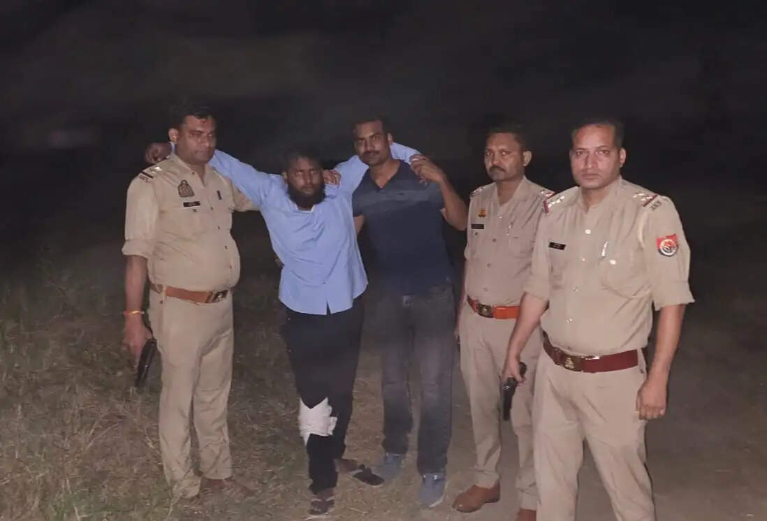 हत्यारोपी 25 हजार रुपये का इनामी बदमाश पुलिस मुठभेड़ में गिरफ्तार, पैर में लगी गोली