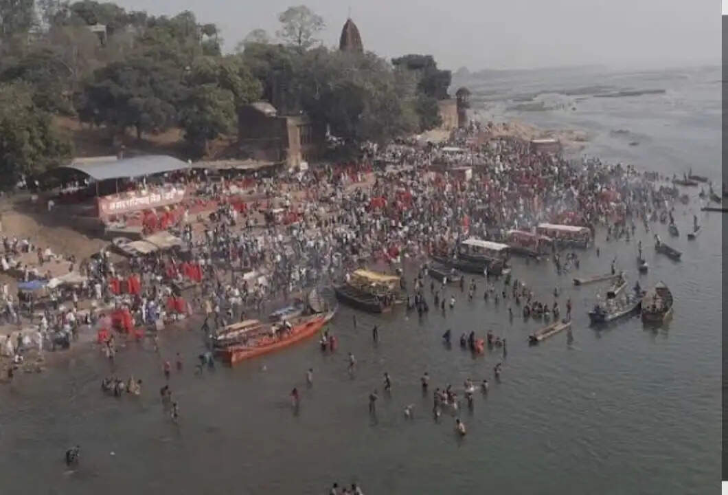 देवासः भीषण गर्मी भी नहीं डिगा सकी आस्था, अमावस्या पर नेमावर में उमड़ा श्रद्धालुओं का सैलाब