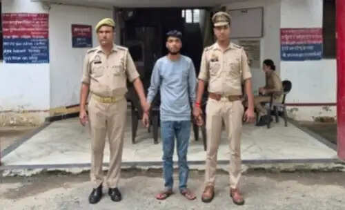 पुलिस ने 15 हजार के इनामी वांछित गांजा तस्कर को किया गिरफ्तार