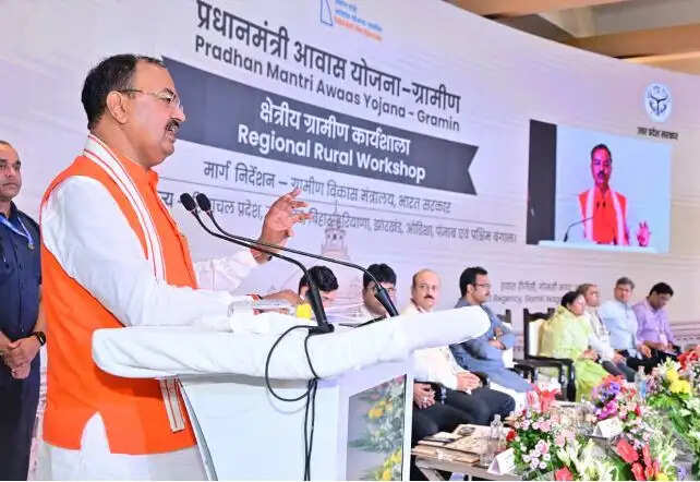 प्रत्येक पात्र परिवार को आवास उपलब्ध कराना सरकार की प्राथमिकता:केशव प्रसाद मौर्य