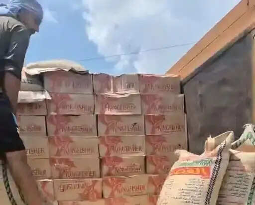 मक्के की बोरियों की आड़ में गुजरात भेजी जा रही 1.25 करोड़ की अवैध शराब जब्त, दो तस्कर गिरफ्तार