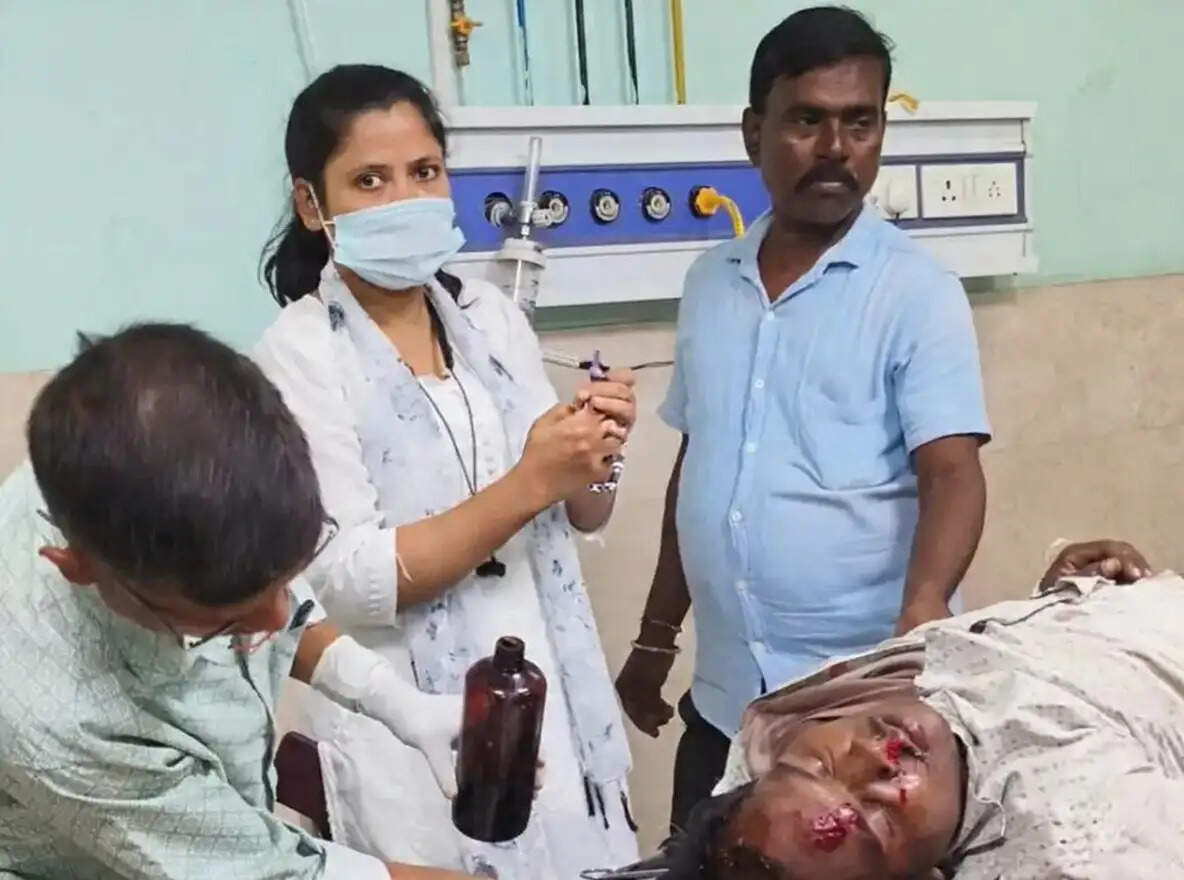 अज्ञात वाहन की टक्कर से बाइक सवार दो भाई गंभीर घायल