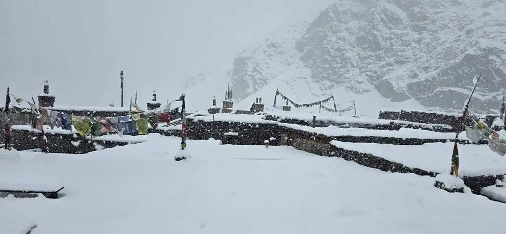 हुम्ला में भारी हिमपात, न्यालु और नारा झील की सड़कें बंद
