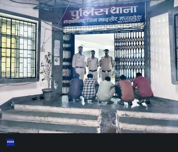 मंदसौरः पुलिस की दबिश में भाजपा युवा मोर्चा मंडल उपाध्यक्ष जुआ खेलते गिरफ्तार