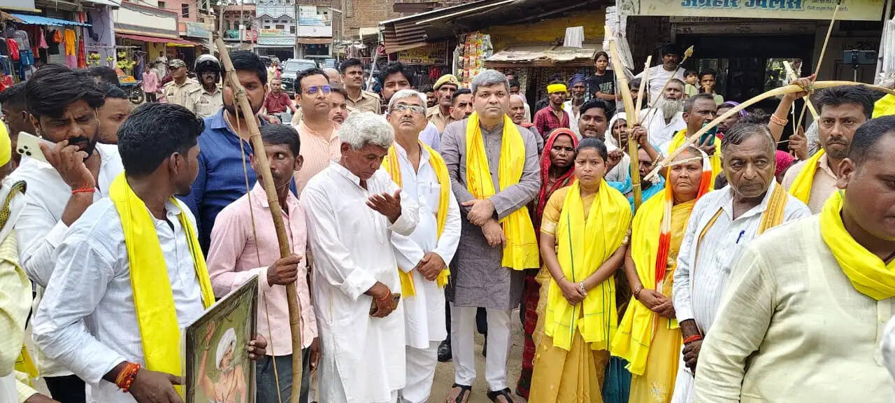 हथेड़ा में दिखी जनजातीय संस्कृति की चमक, मंत्री आशीष पटेल ने कहा-हमारी धरोहर है आदिवासी संस्कृति