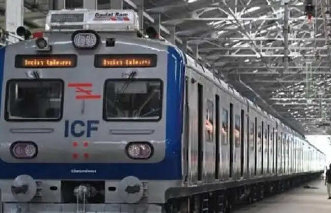 पूजा के समय में यात्रियों को राहत, एसी लोकल ट्रेनों के अतिरिक्त ठहराव बढ़े