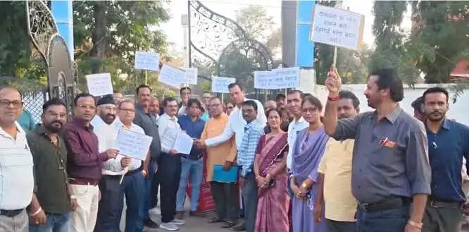 तृतीय वर्ग कर्मचारी संघ ने दीपावली से पहले महंगाई भत्ता के लिए सौंपा ज्ञापन