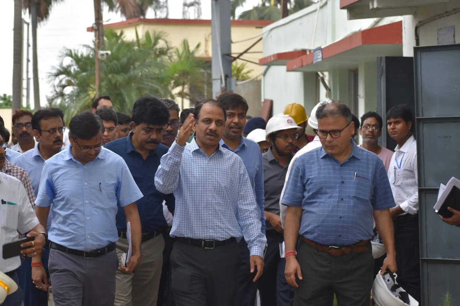 सांतरागाछी में दक्षिण पूर्व रेलवे महाप्रबंधक ने सुविधाओं का किया निरीक्षण