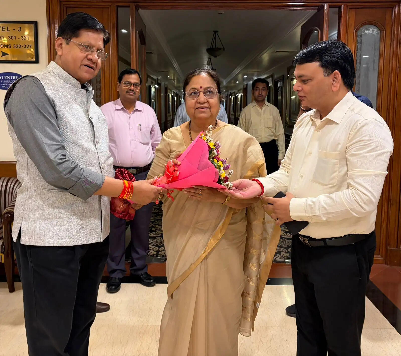 कैबिनेट मंत्री बेबी रानी मौर्य पहुंचीं मुरादाबाद, आरटीई के तहत हो रहे दाखिले के संबंध में ली जानकारी