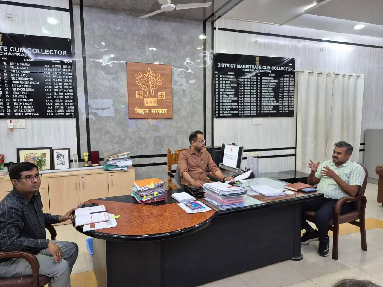 गोण्डा कचहरी से गोल्डनगंज तक प्रस्तावित तीसरी व चौथी रेलवे लाइन परियोजना को लेकर जिलाधिकारी ने की उच्चस्तरीय समीक्षा बैठक