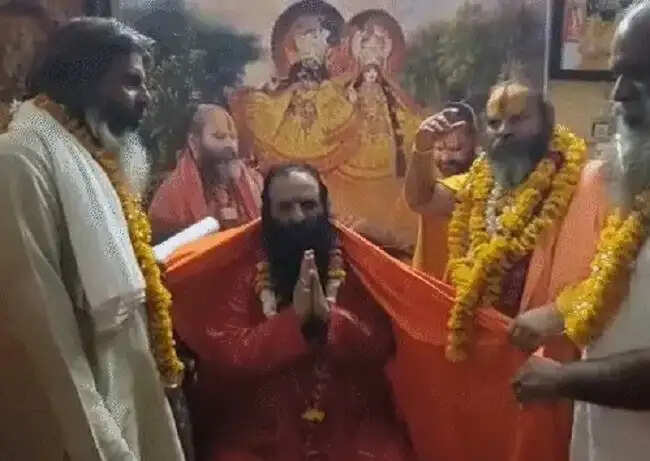 मप्र: निर्मोही अखाड़ा ने महंत रविंद्र पुरी को दिया समर्थन, चार महीने पहले किया था इनकार