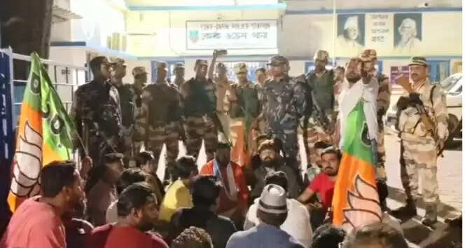 कार्यकर्ताओं की गिरफ्तारी के खिलाफ भाजपा उम्मीदवार ने किया थाने का घेराव