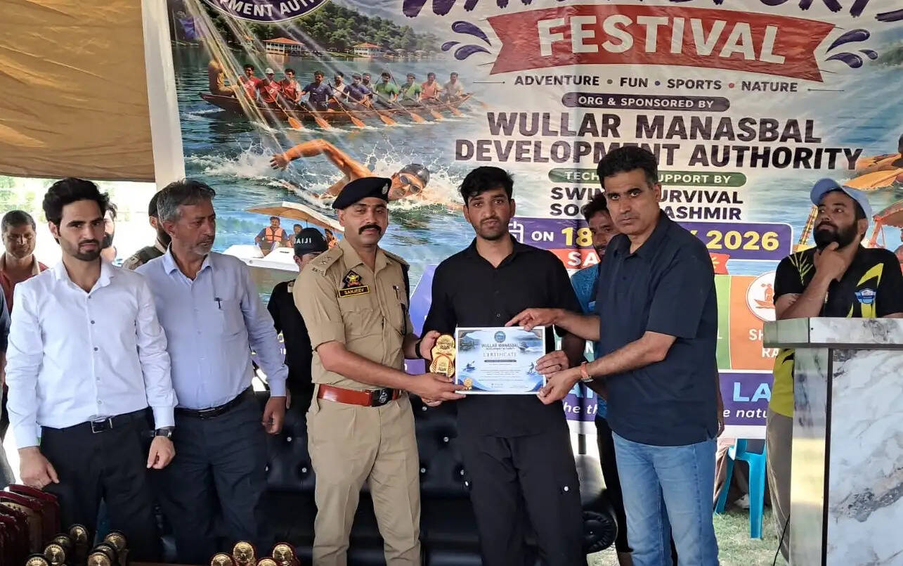 वुलर- मानसबल विकास प्राधिकरण ने एक दिवसीय जल क्रीड़ा महोत्सव किया आयोजन