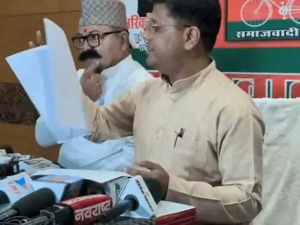 मध्य&nbsp;प्रदेश में&nbsp;तबादला नीति को लेकर समाजवादी पार्टी ने सरकार पर साधा निशाना, जांच की मांग