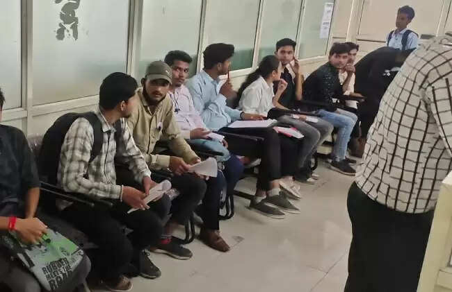 खरगोनः पीएम श्री शाला महेश्वर में आज रोजगार मेले का आयोजन