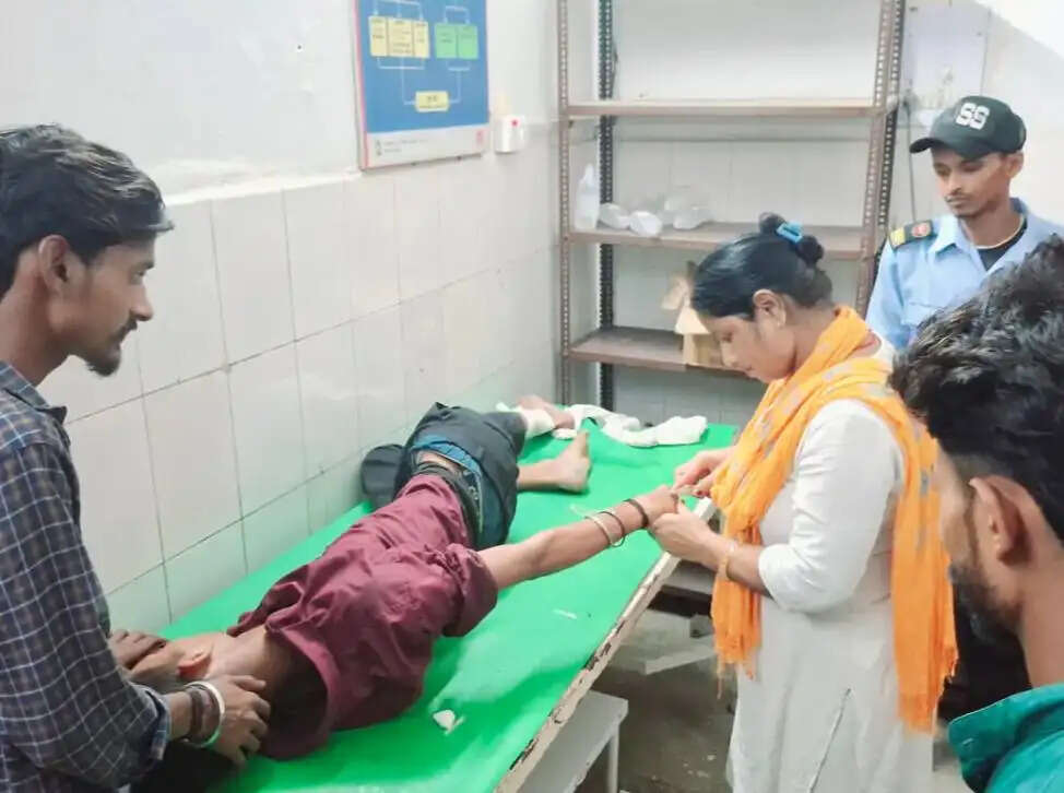 शादी समारोह में जा रहे युवक को मारी गोली