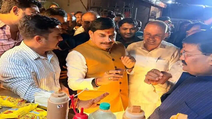 मप्रः मुख्यमंत्री डॉ. यादव का शहपुरा में हुआ जोरदार स्वागत, कैफे में कुल्हड़ चाय का लिया आनंद