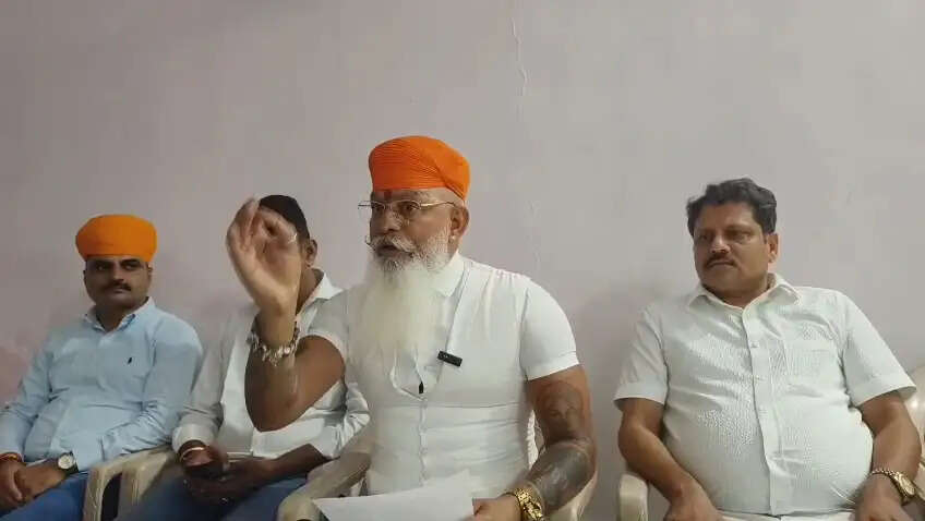 यूजीसी कानून के विरोध में डूंगरपुर पहुंचे क्षत्रिय करणी सेना के राष्ट्रीय अध्यक्ष