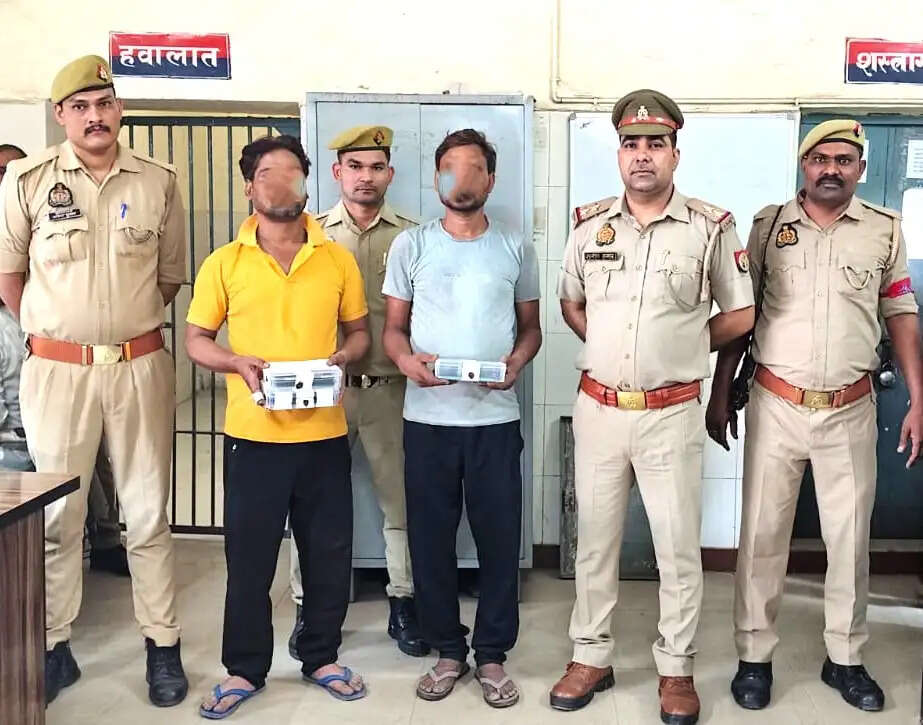 जीआरपी की बड़ी कार्रवाई : 26 मुकदमों में वांछित समेत दो मोबाइल चोर गिरफ्तार, तीन फोन बरामद