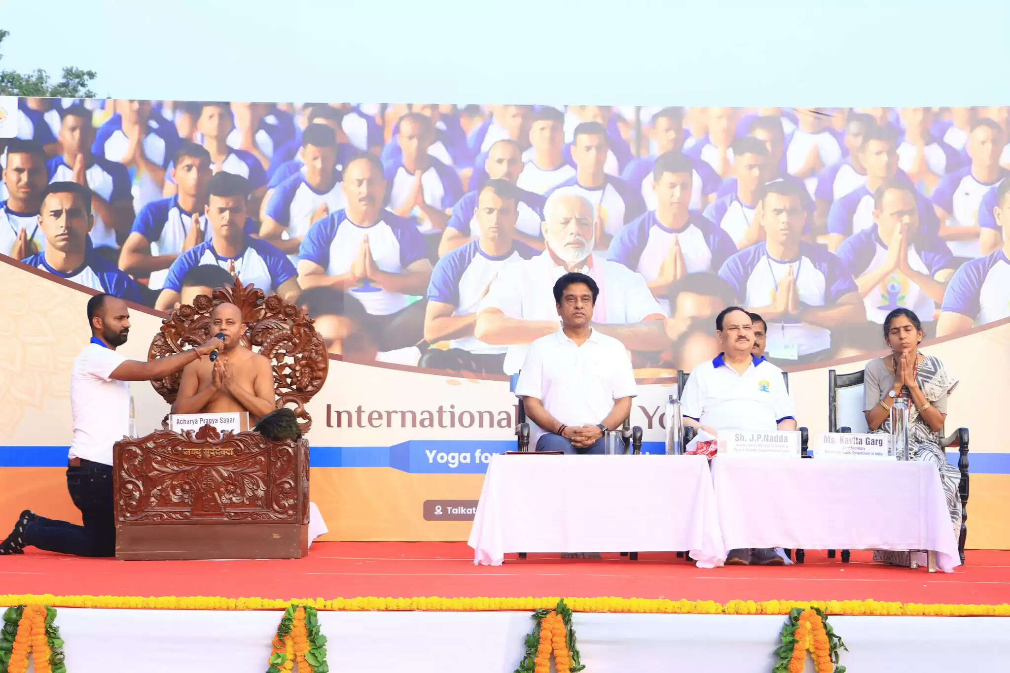 एनडीएमसी ने आठ प्रमुख स्थानों पर 10 हजार प्रतिभागियों के साथ मनाया अंतरराष्ट्रीय योग दिवस