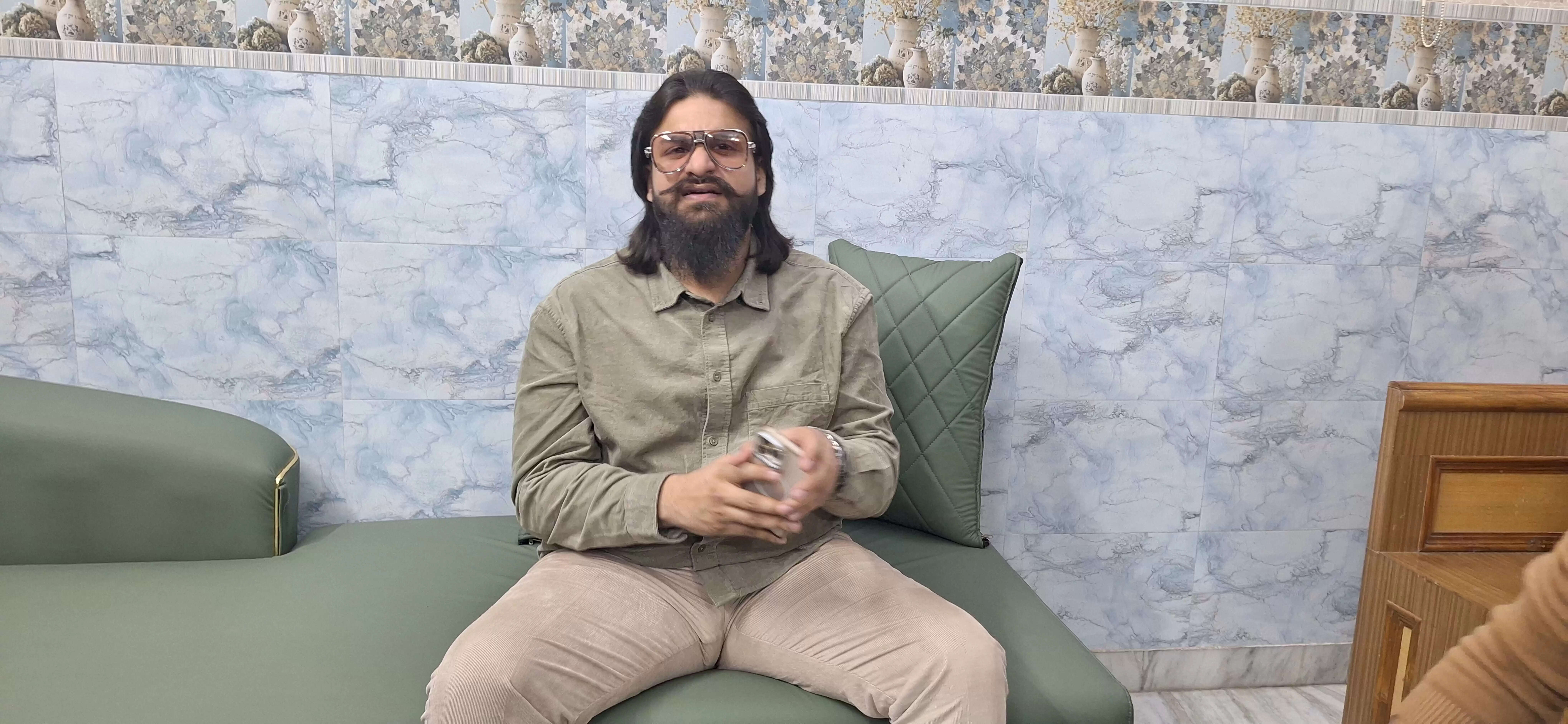 माफिया मुख्तार के बेटे अब्बास अंसारी पर आचार संहिता उल्लंघन के मामले में आरोप हुए तय, मऊ न्यायालय में हुए पेश