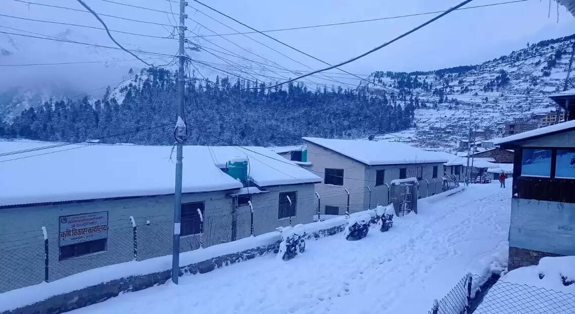 नेपाल के हिमाली और उच्च पहाड़ी क्षेत्र में हुए भारी बर्फबारी से चुनाव प्रचार बाधित, जनजीवन पर असर