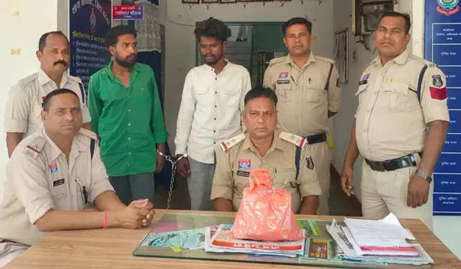 प्रतिबंधित नशीली कैप्सूल के साथ दो आराेपित गिरफ्तार