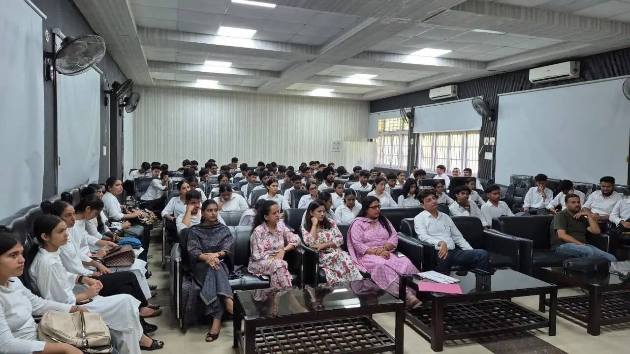 साइबर सुरक्षा के प्रति जागरूक रहें युवा-अमित शर्मा